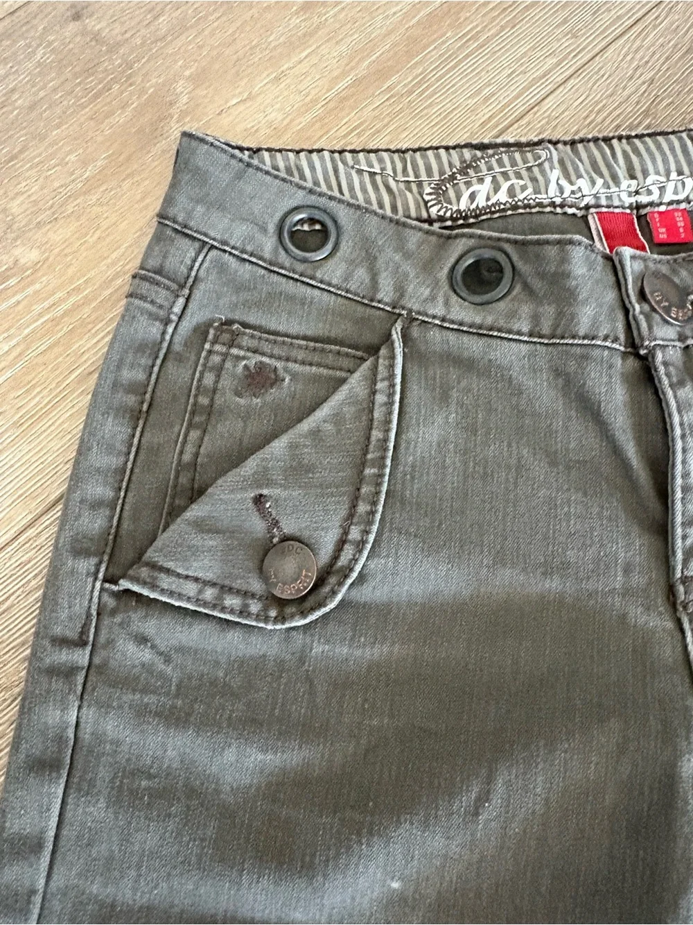edc by Esprit Charcoal Cropped Cargo Capris - Picture 7 of 8